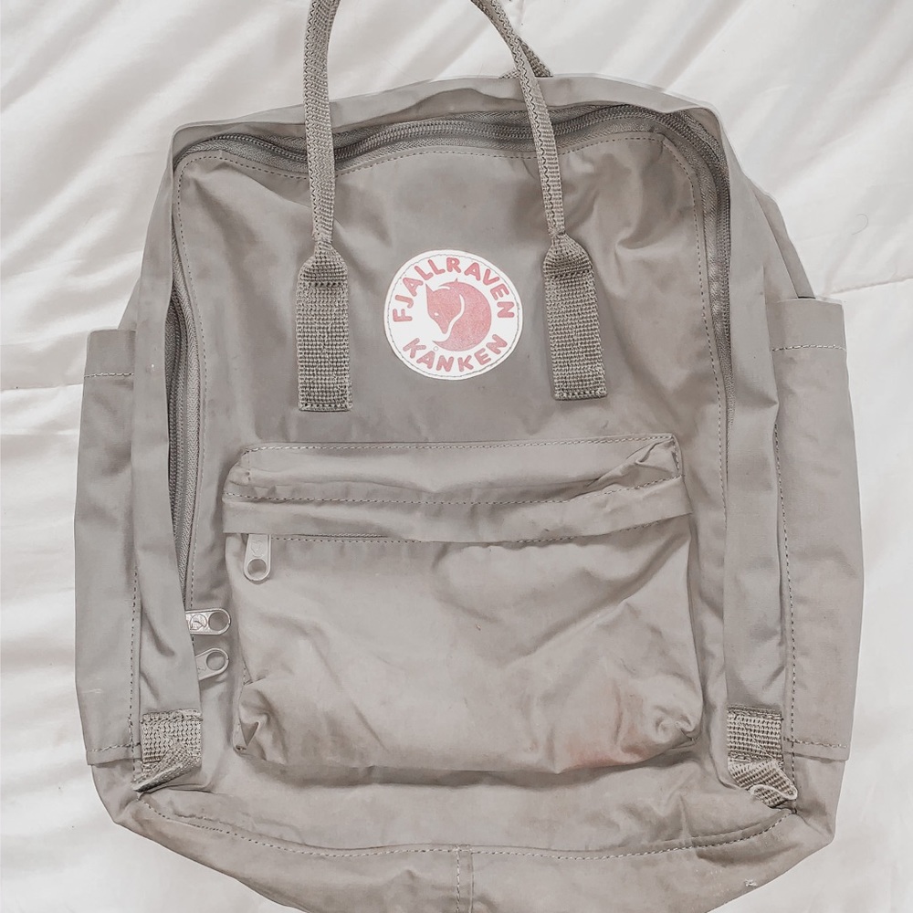 Grey Fjallraven Kanken Backback (full size)